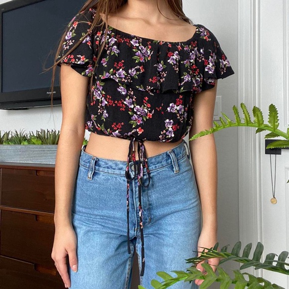Tilly’s Floral Top - Picture 1 of 2